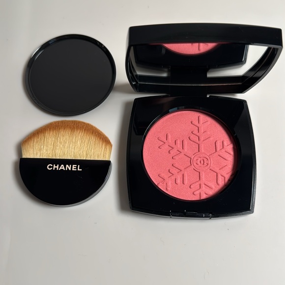 CHANEL LES BEIGE HEALTHY WINTER GLOW BLUSH IN “ROSE PILAIRE” *NEW IN BOX* - Picture 3 of 5